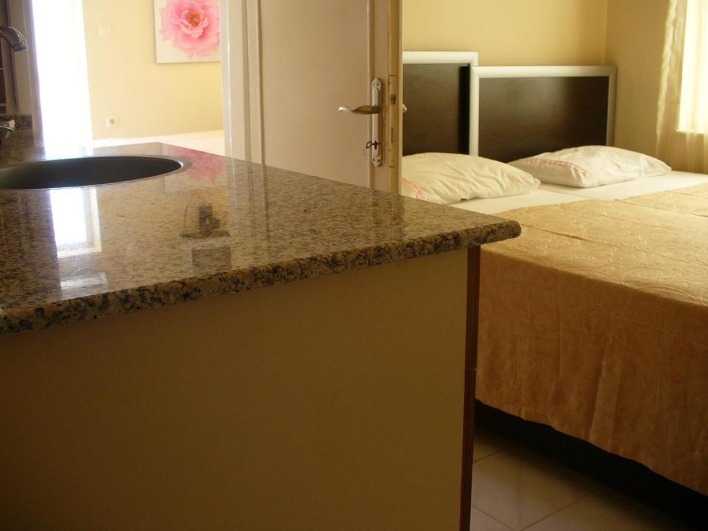 Kibar Apart Pansiyon Kuşadası Buitenkant foto